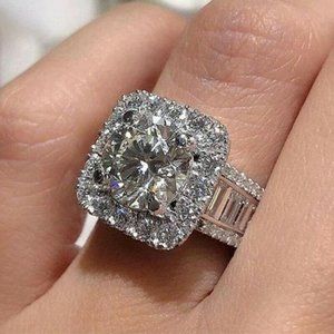 NEW 18k White Gold Radiant & Baguette Wedding Ring